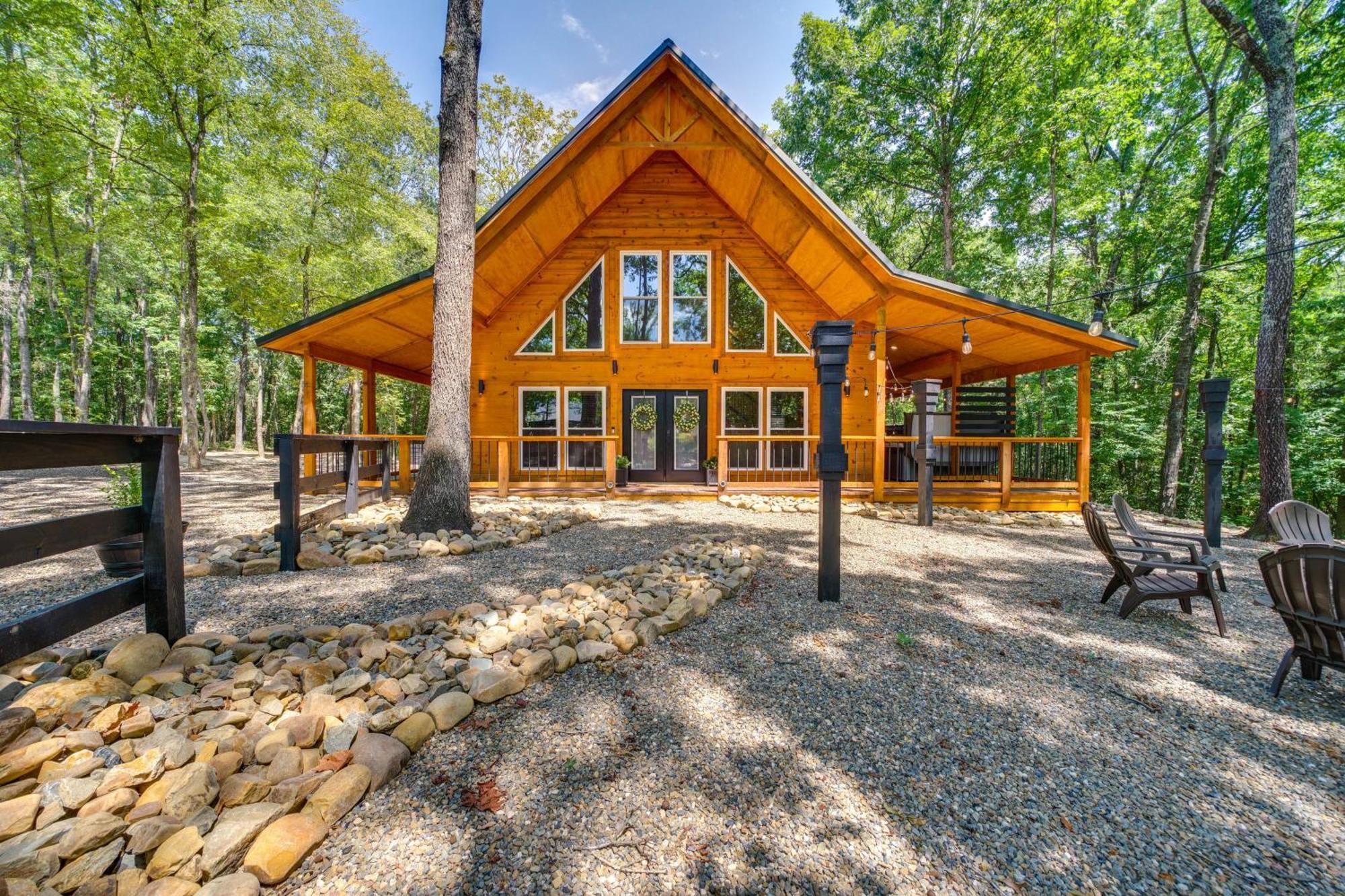 Upscale Broken Bow Cabin Hot Tub And Fishing Pond! Villa Exterior photo