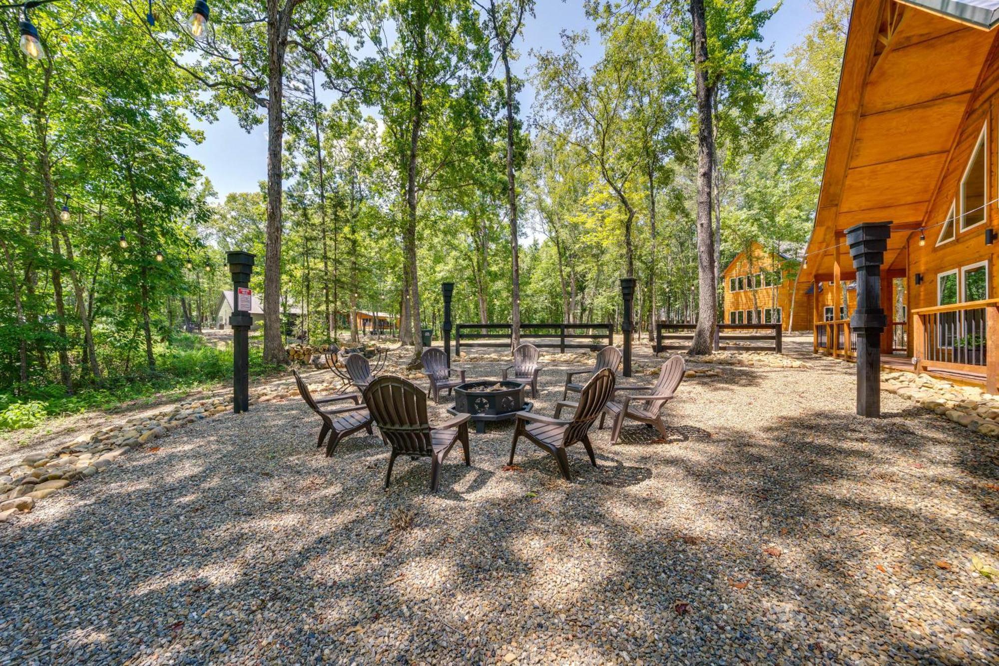 Upscale Broken Bow Cabin Hot Tub And Fishing Pond! Villa Exterior photo