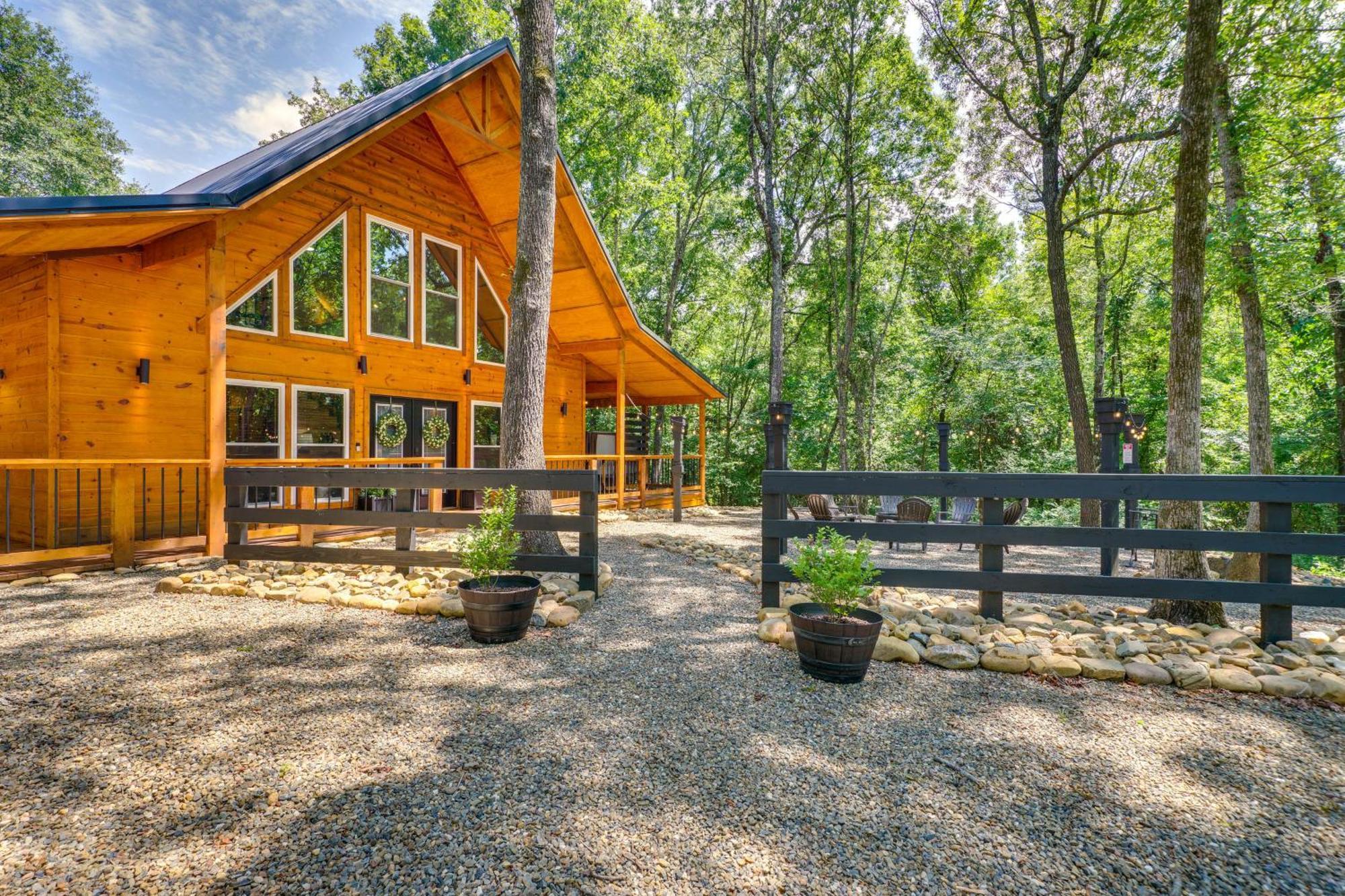 Upscale Broken Bow Cabin Hot Tub And Fishing Pond! Villa Exterior photo