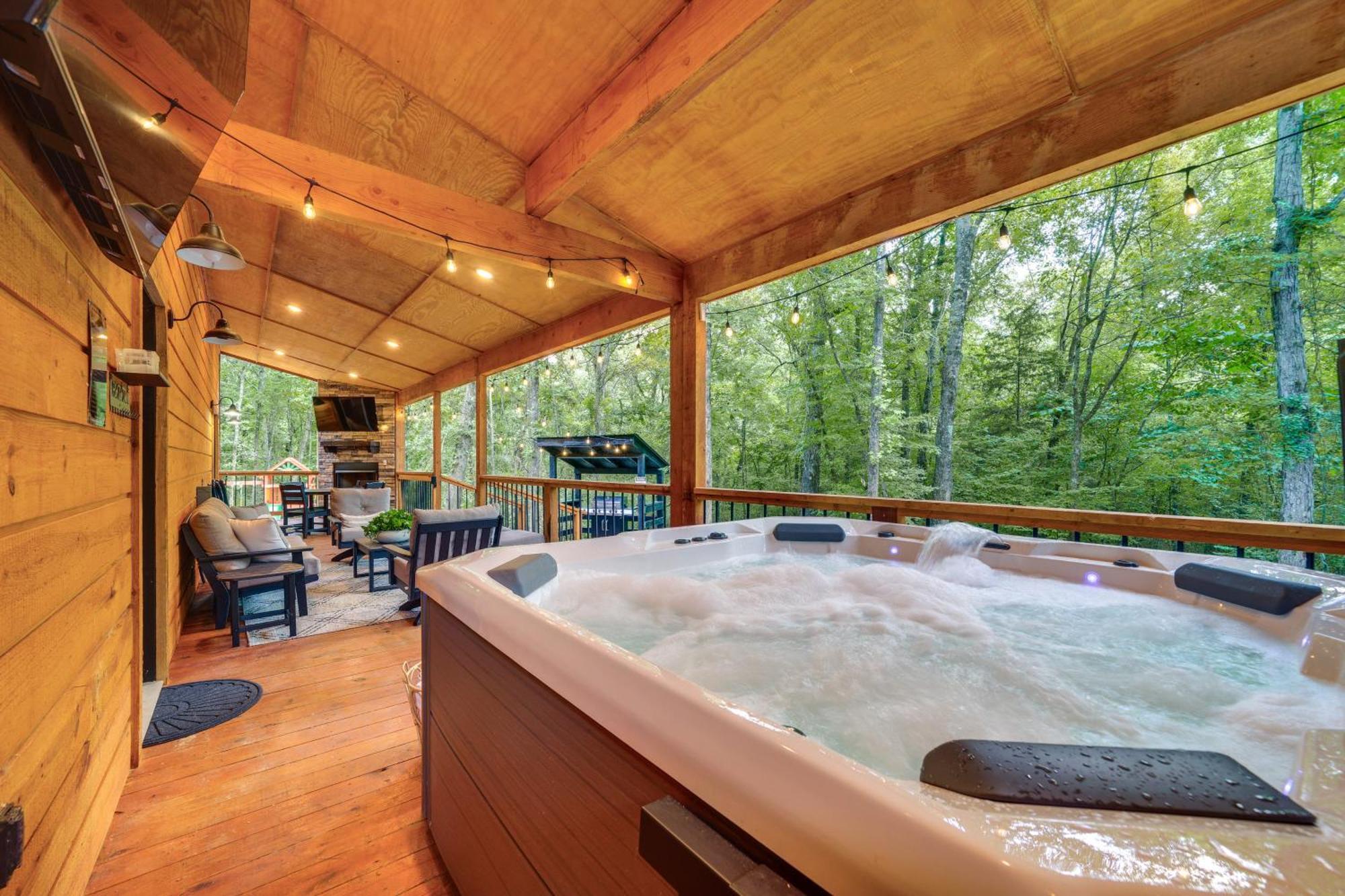 Upscale Broken Bow Cabin Hot Tub And Fishing Pond! Villa Exterior photo