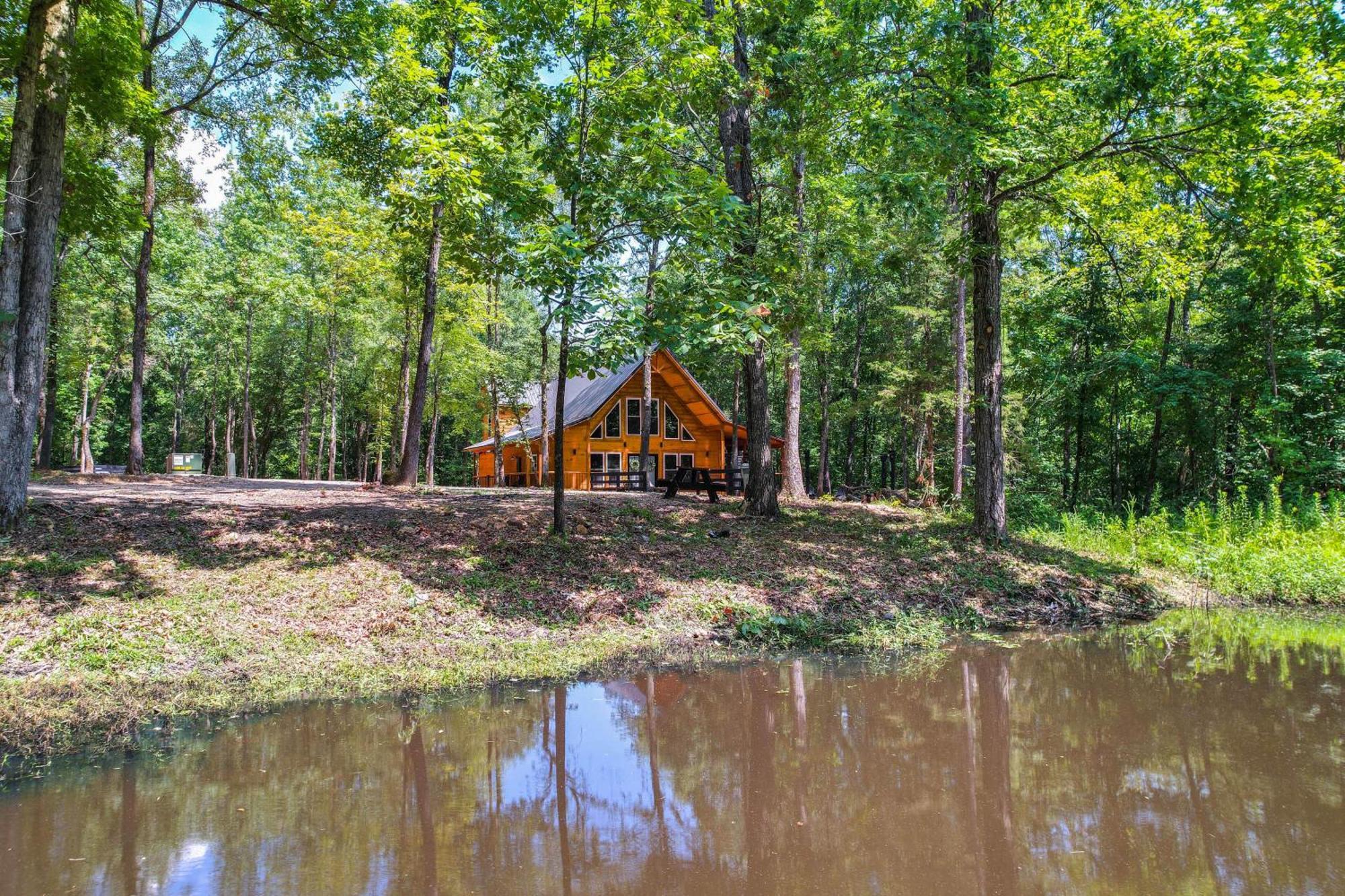 Upscale Broken Bow Cabin Hot Tub And Fishing Pond! Villa Exterior photo